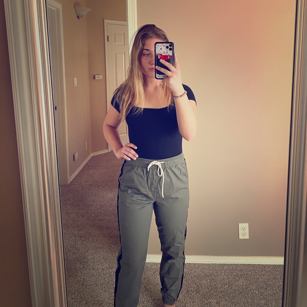 Forever 21 army green pant